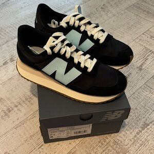 New Balance women's sneakers - size 7.5